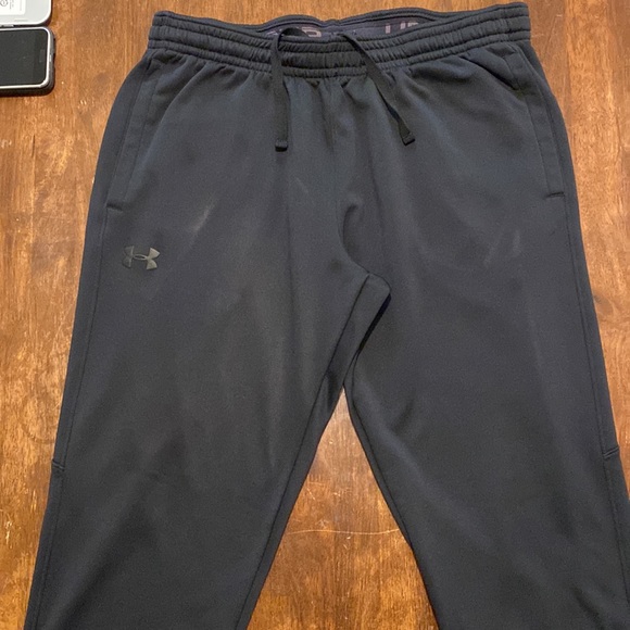 MATCHING UNDER ARMOUR JOGGER SET - Picture 3 of 5